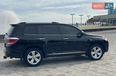 Внедорожник / Кроссовер Toyota Highlander 2013 в 