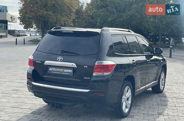 Внедорожник / Кроссовер Toyota Highlander 2013 в 
