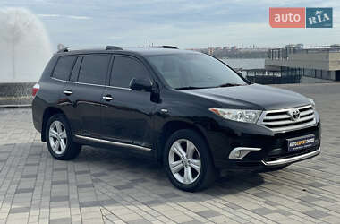 Внедорожник / Кроссовер Toyota Highlander 2013 в 