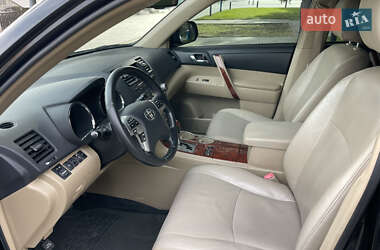 Внедорожник / Кроссовер Toyota Highlander 2013 в 