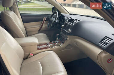 Внедорожник / Кроссовер Toyota Highlander 2013 в 