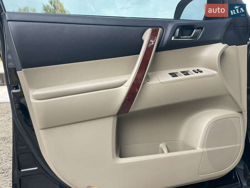 Внедорожник / Кроссовер Toyota Highlander 2013 в Днепре
