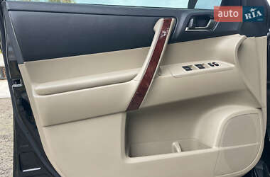 Внедорожник / Кроссовер Toyota Highlander 2013 в 