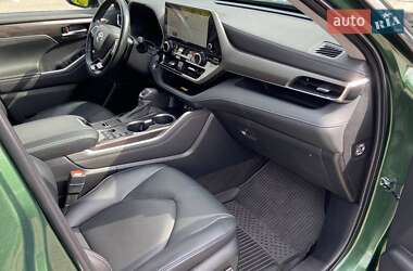 Внедорожник / Кроссовер Toyota Highlander 2022 в 