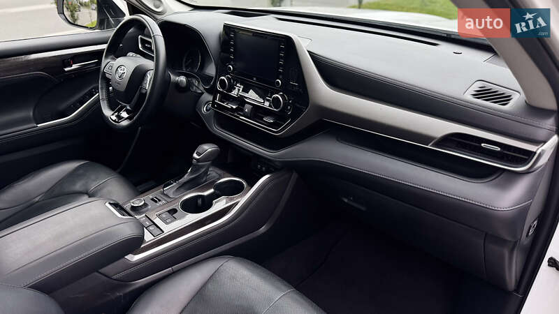 Внедорожник / Кроссовер Toyota Highlander 2020 в Черновцах