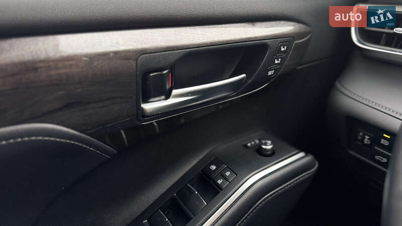 Внедорожник / Кроссовер Toyota Highlander 2020 в Черновцах