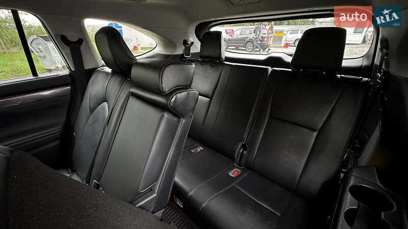 Внедорожник / Кроссовер Toyota Highlander 2020 в Черновцах