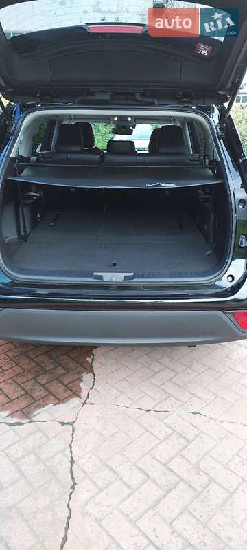 Позашляховик / Кросовер Toyota Highlander 2021 в Києві