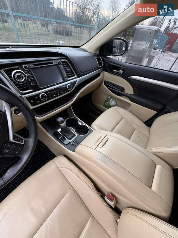 Внедорожник / Кроссовер Toyota Highlander 2016 в Бердичеве фото 9 Внедорожник / Кроссовер Toyota Highlander 2016 в Бердичеве