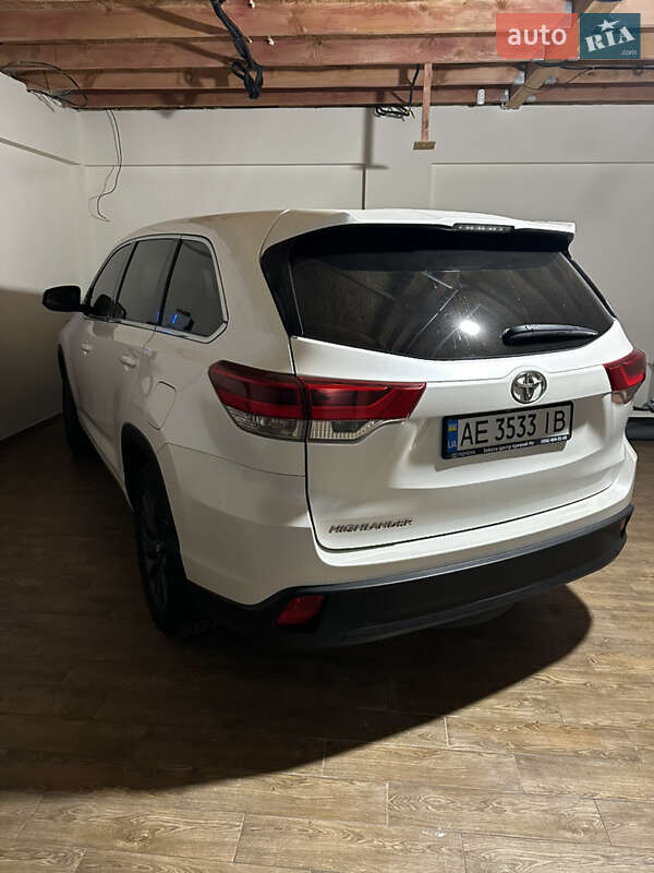 Позашляховик / Кросовер Toyota Highlander 2017 в Кривому Розі