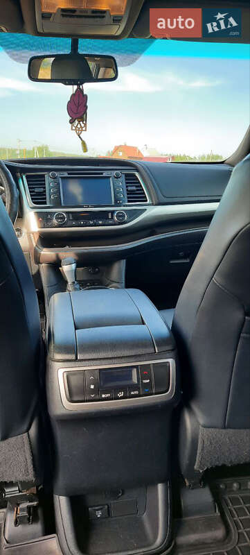 Внедорожник / Кроссовер Toyota Highlander 2014 в Киеве