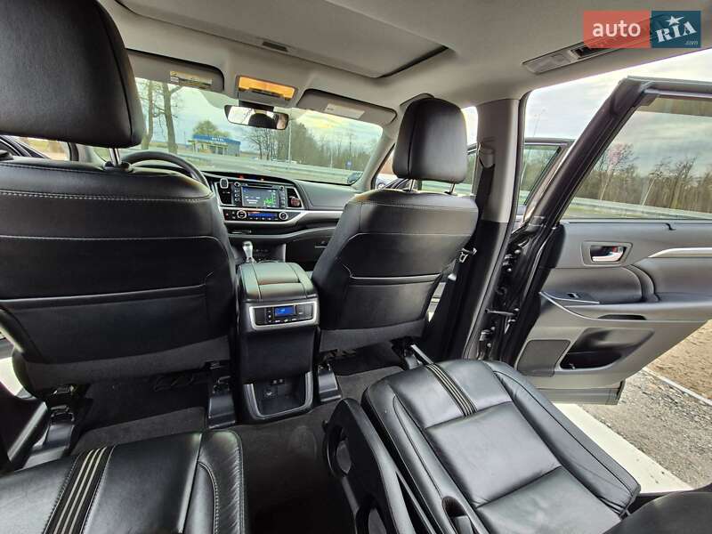 Позашляховик / Кросовер Toyota Highlander 2017 в Києві