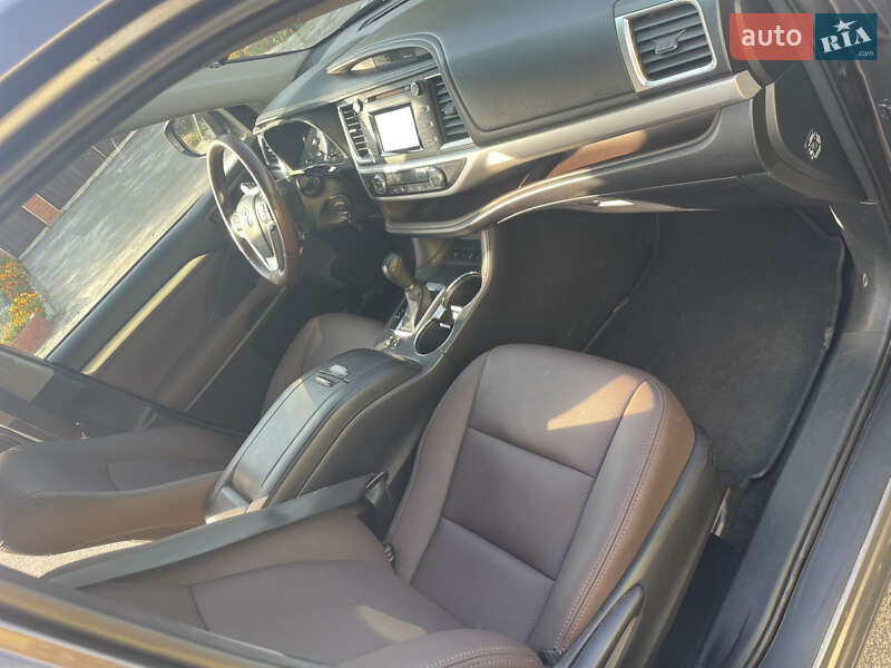 Позашляховик / Кросовер Toyota Highlander 2014 в Броварах