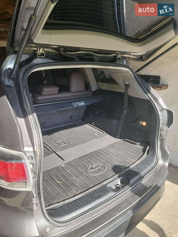 Позашляховик / Кросовер Toyota Highlander 2014 в Броварах