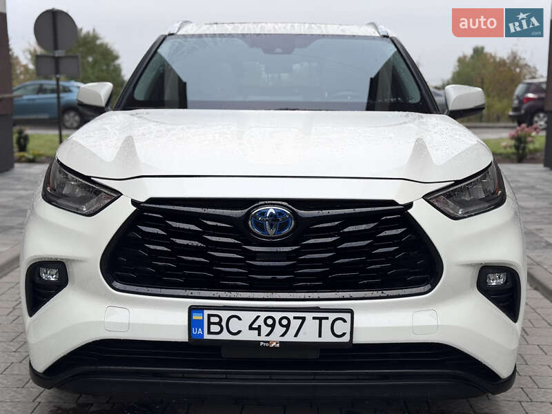 Внедорожник / Кроссовер Toyota Highlander 2020 в 