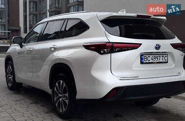 Внедорожник / Кроссовер Toyota Highlander 2020 в 