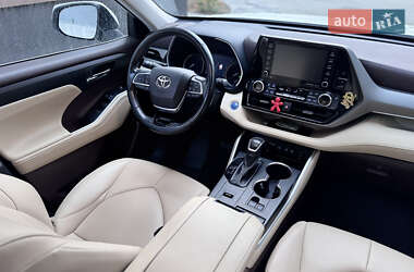 Внедорожник / Кроссовер Toyota Highlander 2020 в 