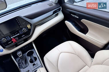 Внедорожник / Кроссовер Toyota Highlander 2020 в 