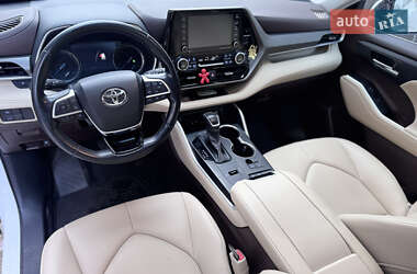 Внедорожник / Кроссовер Toyota Highlander 2020 в 