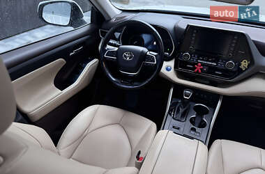 Внедорожник / Кроссовер Toyota Highlander 2020 в 