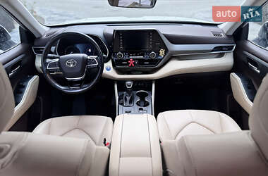Внедорожник / Кроссовер Toyota Highlander 2020 в 