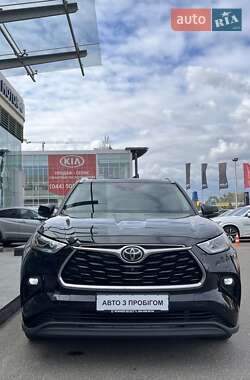 Внедорожник / Кроссовер Toyota Highlander 2021 в 