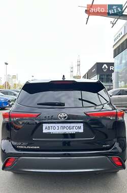 Внедорожник / Кроссовер Toyota Highlander 2021 в 