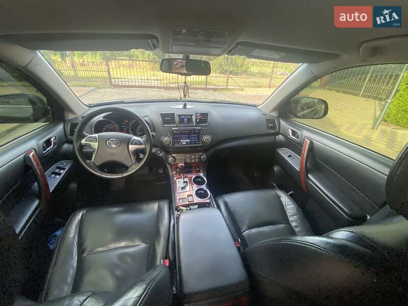 Внедорожник / Кроссовер Toyota Highlander 2013 в Черкассах