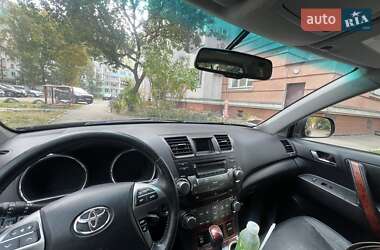 Внедорожник / Кроссовер Toyota Highlander 2010 в 