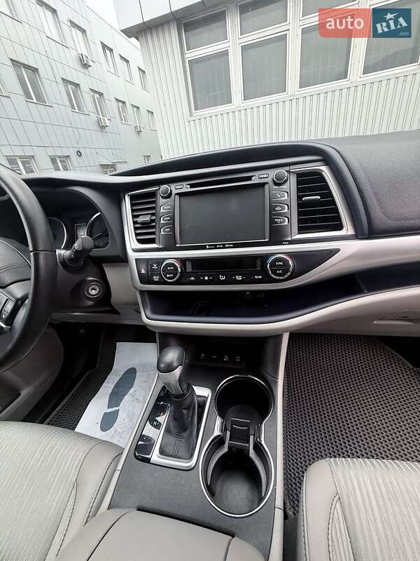 Внедорожник / Кроссовер Toyota Highlander 2017 в Киеве фото 7 Внедорожник / Кроссовер Toyota Highlander 2017 в Киеве