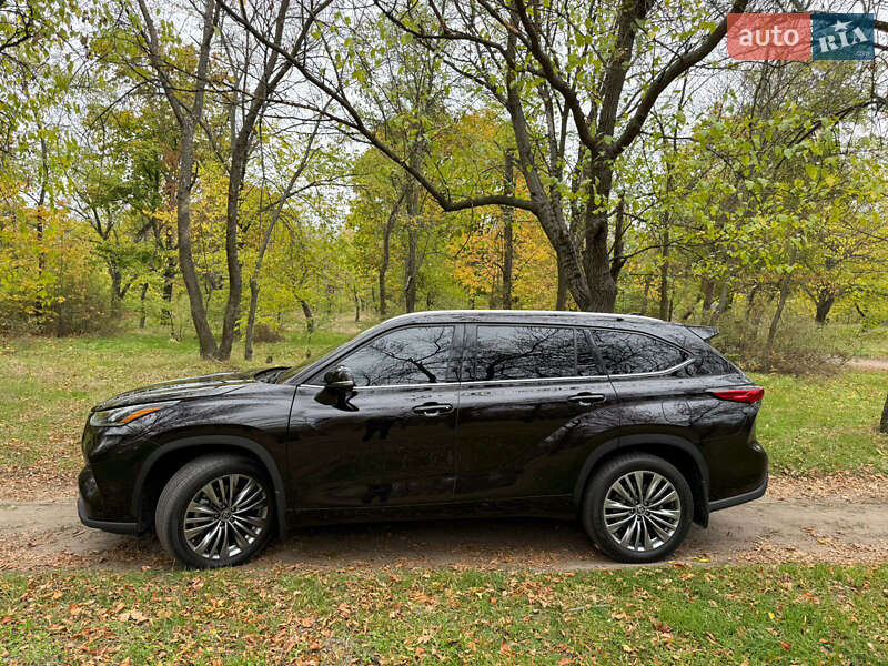 Внедорожник / Кроссовер Toyota Highlander 2022 в Днепре