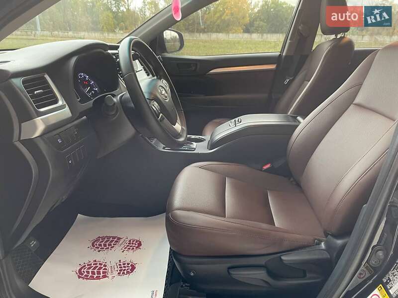 Внедорожник / Кроссовер Toyota Highlander 2018 в Киеве фото 11 Внедорожник / Кроссовер Toyota Highlander 2018 в Киеве