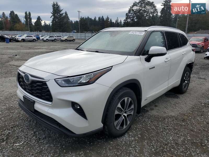 Внедорожник / Кроссовер Toyota Highlander 2020 в 
