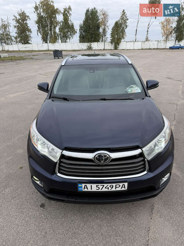 Позашляховик / Кросовер Toyota Highlander 2015 в Переяславі