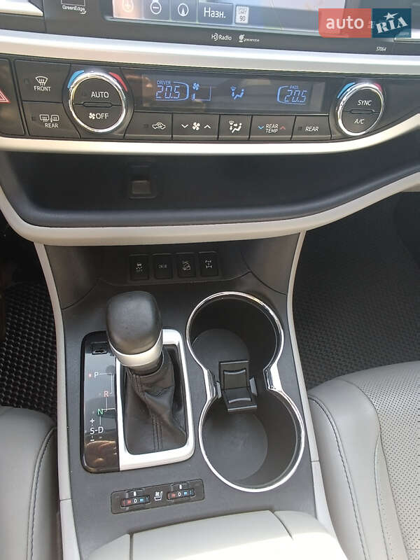 Позашляховик / Кросовер Toyota Highlander 2015 в Переяславі