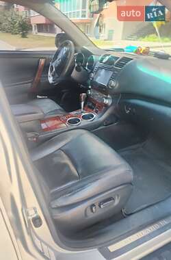 Внедорожник / Кроссовер Toyota Highlander 2011 в 