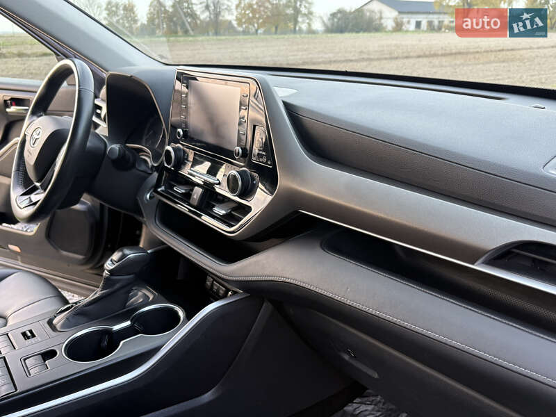 Внедорожник / Кроссовер Toyota Highlander 2020 в Луцке