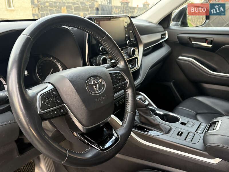 Внедорожник / Кроссовер Toyota Highlander 2020 в Луцке