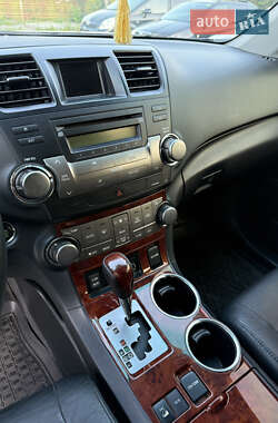Внедорожник / Кроссовер Toyota Highlander 2011 в 