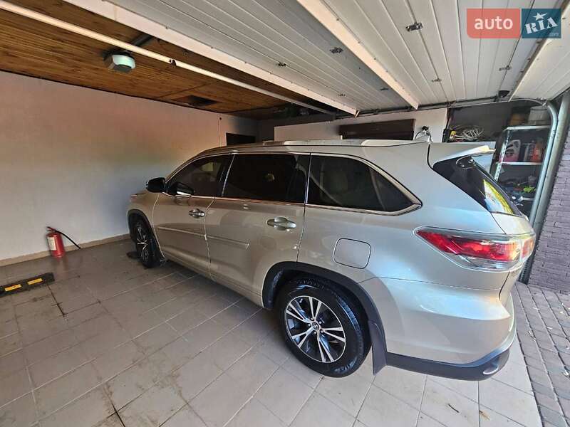 Внедорожник / Кроссовер Toyota Highlander 2016 в Киеве