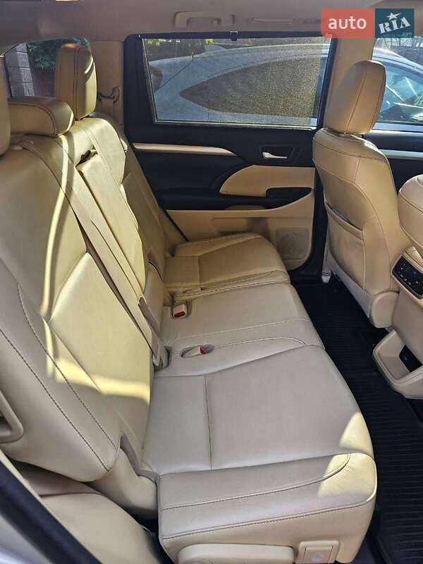 Внедорожник / Кроссовер Toyota Highlander 2016 в Киеве