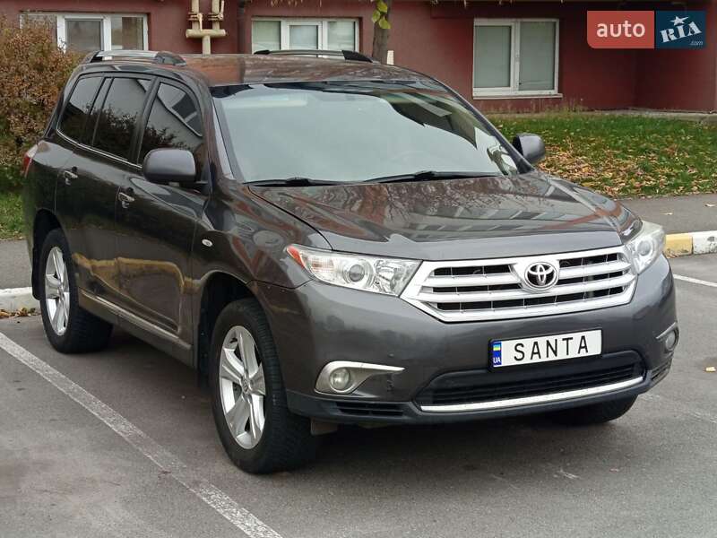 Внедорожник / Кроссовер Toyota Highlander 2011 в Буче