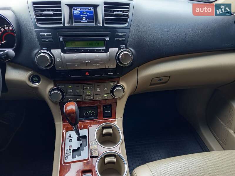 Внедорожник / Кроссовер Toyota Highlander 2011 в Буче