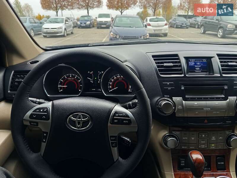 Внедорожник / Кроссовер Toyota Highlander 2011 в Буче