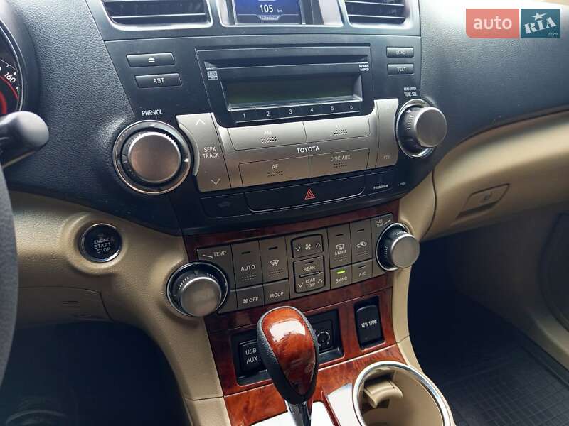 Внедорожник / Кроссовер Toyota Highlander 2011 в Буче