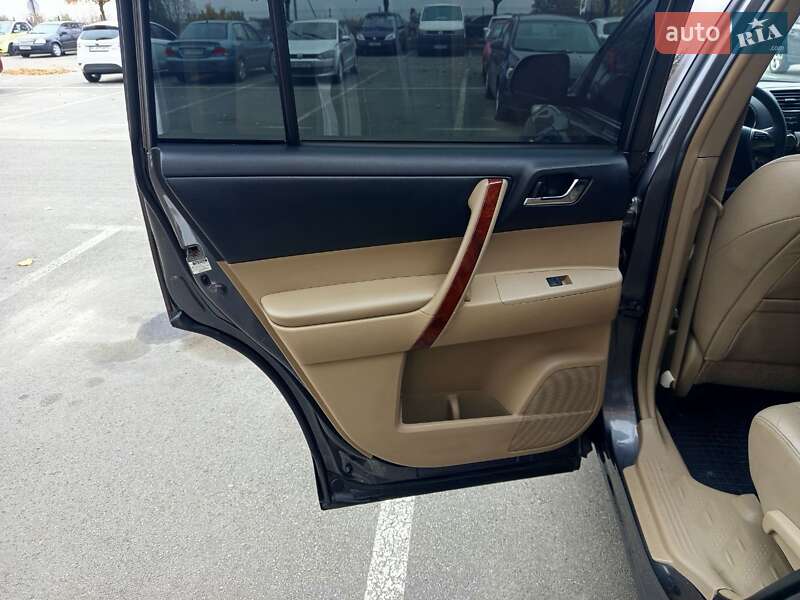 Внедорожник / Кроссовер Toyota Highlander 2011 в Буче