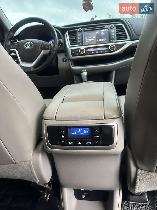 Внедорожник / Кроссовер Toyota Highlander 2014 в Харькове фото 13 Внедорожник / Кроссовер Toyota Highlander 2014 в Харькове