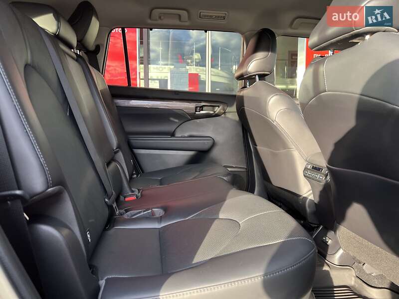 Позашляховик / Кросовер Toyota Highlander 2022 в Вінниці