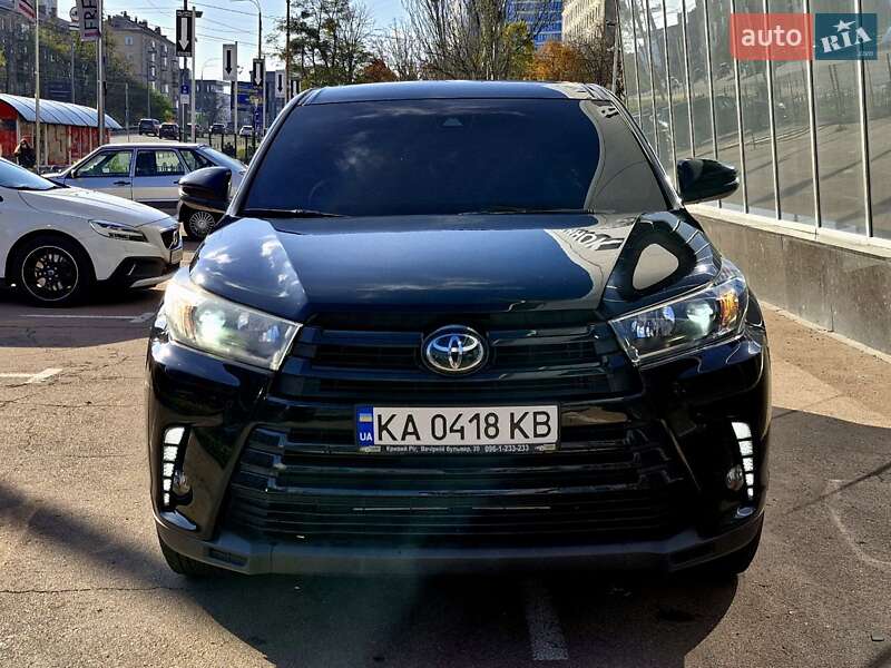 Внедорожник / Кроссовер Toyota Highlander 2018 в Киеве