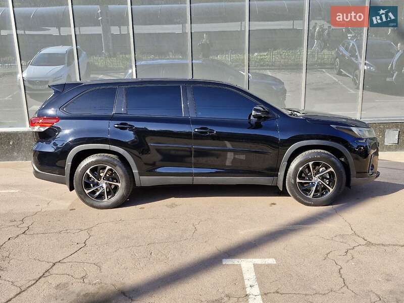 Внедорожник / Кроссовер Toyota Highlander 2018 в Киеве